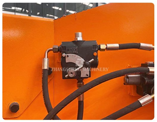 Intelligent hydraulic forced feeding system